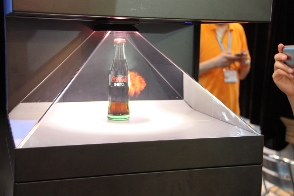 可乐瓶子多媒体折射投影成像