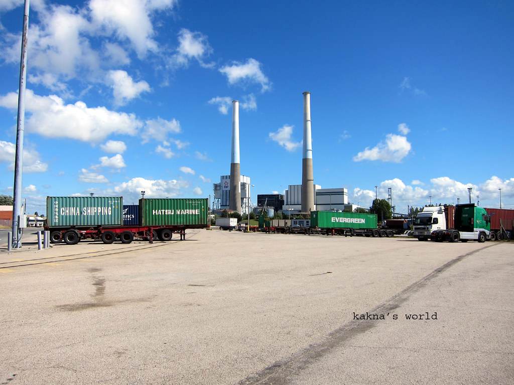 : LeHavre_chimneys & containers