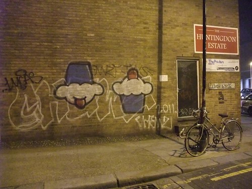 Cupcake frenzy: London graffiti