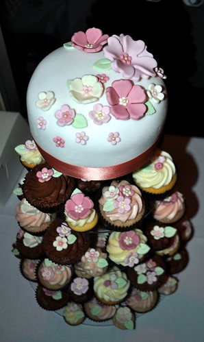 Dusty pink flowery wedding cupcakes by Cupcake Passion Kate Jewell 