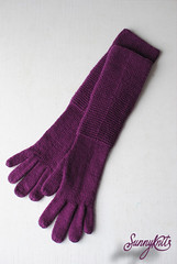 Лиловые перчатки с платочной манжетой
Purple gloves with garter cuff