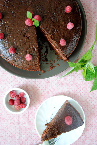 Шоколадный торт с малиновым суфле