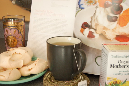 pavlovas, tea and smoothie