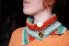buttoning reversible cowl