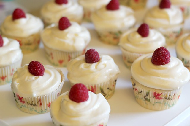Lemon Raspberry cupcakes with Lemon Cream Cheese Frosting