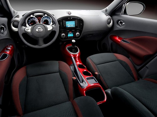 Nissan-JUKE-interior-red