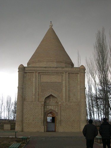 Mausoleum of Aisha Bibi-closer! ©  upyernoz