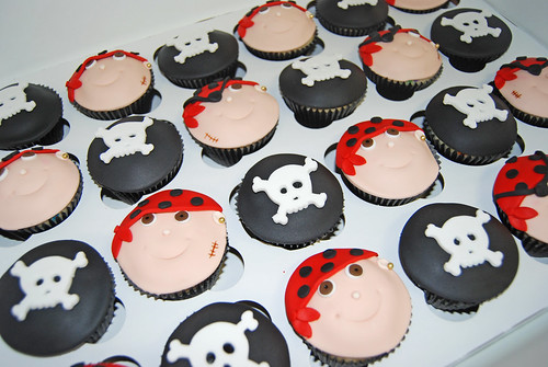 pirate face cupcakes with red banadanas and black and white skull and cross bones