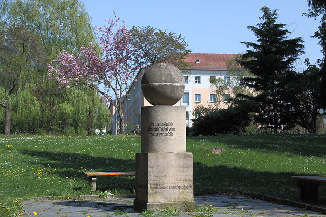 Fröbeldenkmal im Kurpark