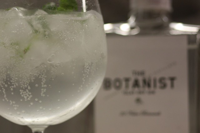 Gin Tonic de The Botanist con Fever-Tree, Lima y Menta