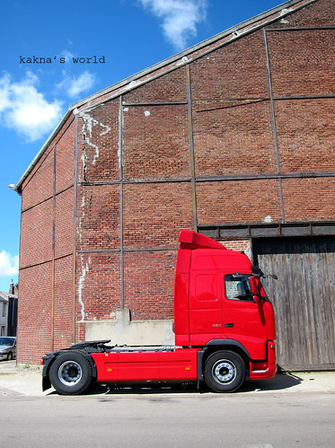 LeHavre_red truck ©  kakna's world