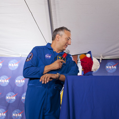 Elmo & Astronaut Mike Massimino