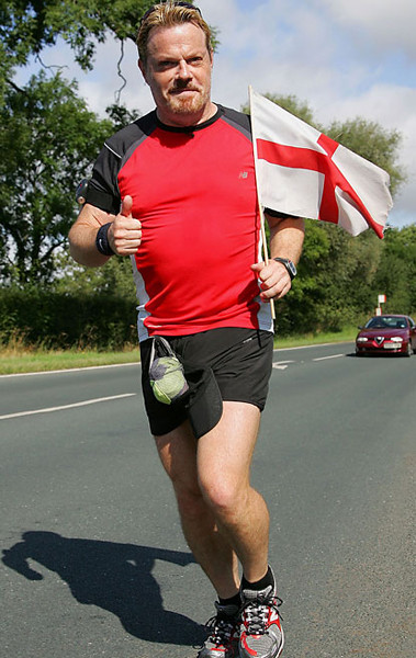 Eddie Izzard running for Sport Relief