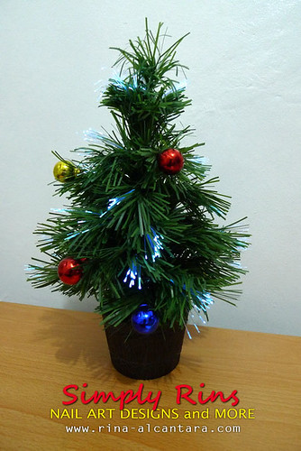 Christmas Tree Nail Art 05