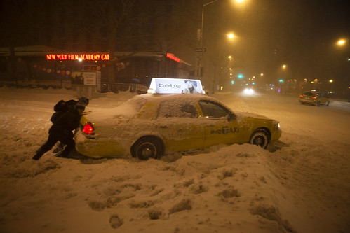 Pushing a Taxi - New York Blizzard Snowstorm Thundersnow Blaaaaagh