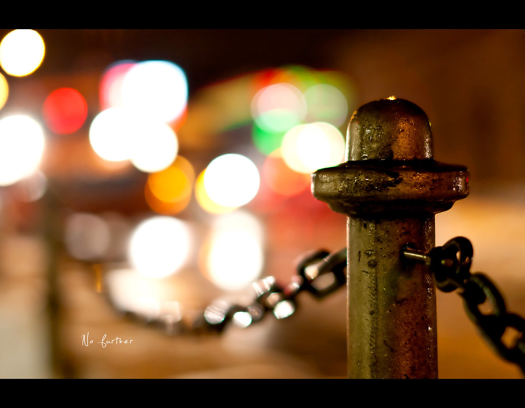 Day 126, 126/365, Project 365, Bokeh, 50mm, Sigma 50mm F1.4 EX DG HSM, chain, cars, blurry, project365, smooth, pillar, no further, wide open, open, wide aperture,