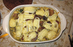 Lendenfilet auf Blattspinat mit Camembert überbacken / Tenderloin filet on leaf spinach covered with camembert