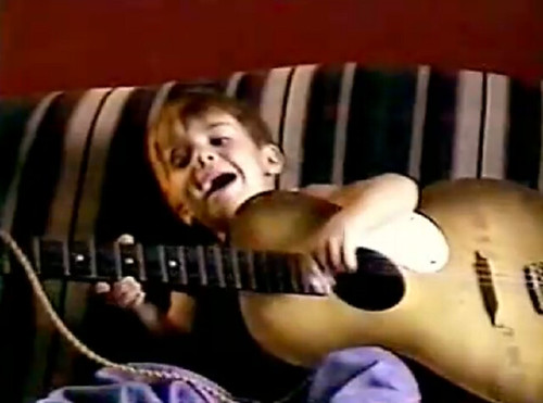justin bieber guitar 2011. Little Justin Bieber playing