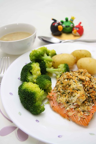 Baked Salmon with parmesan and parsley crust