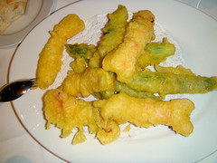 Colas de cigalitas y trigueros en tempura