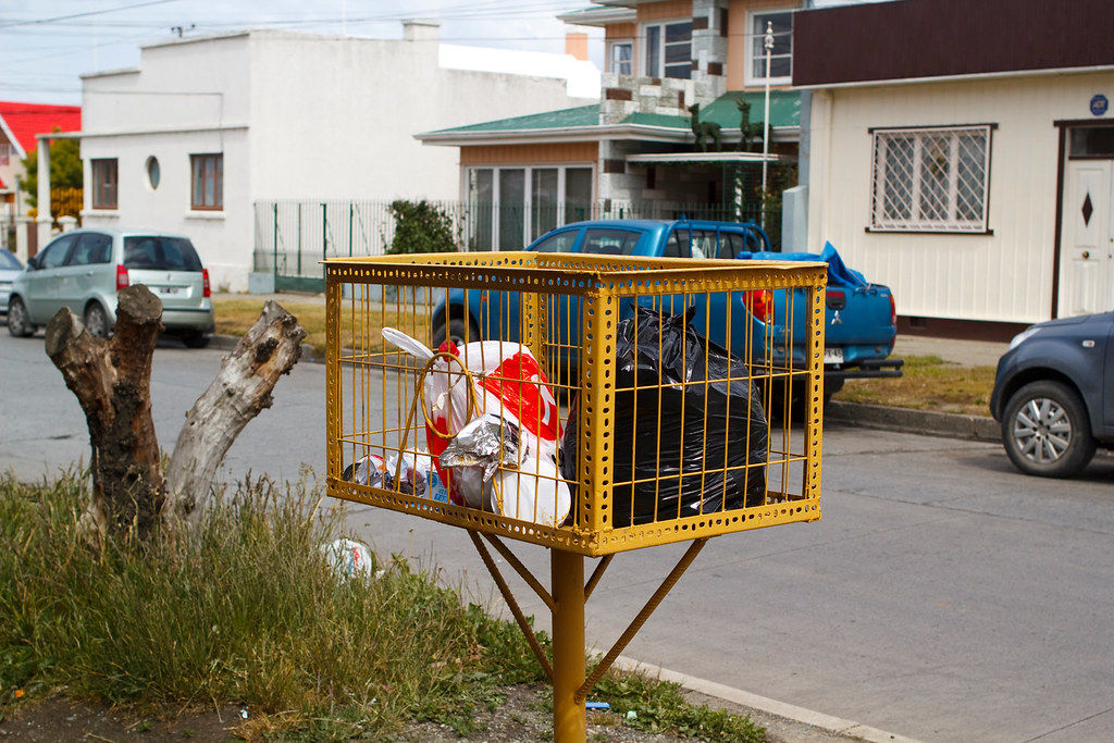 Trash pick-up in Punta Arenas