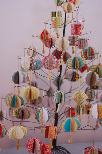 Laurie_Cinotto_Ornaments_Tree