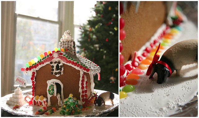 gingerbread house with xmas pig