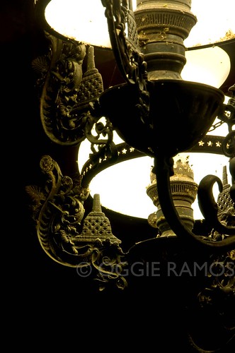 Indonesia - Borobudur Manohara Lamp Details