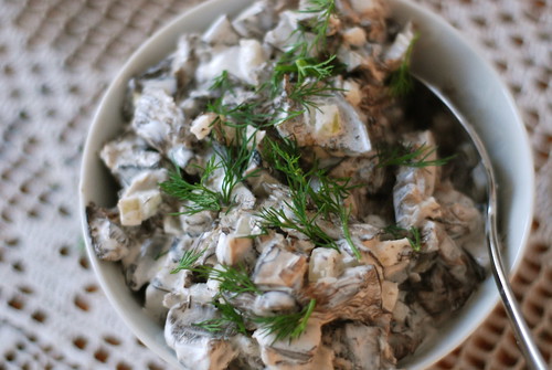 wild mushroom salad with sour cream and onion/seenesalat