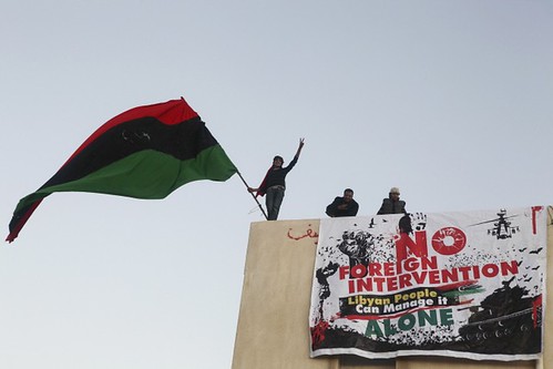 Pancarta contra la intervencion en Libia