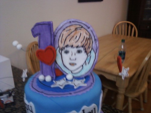 justin bieber cake pictures. Justin Bieber Cake