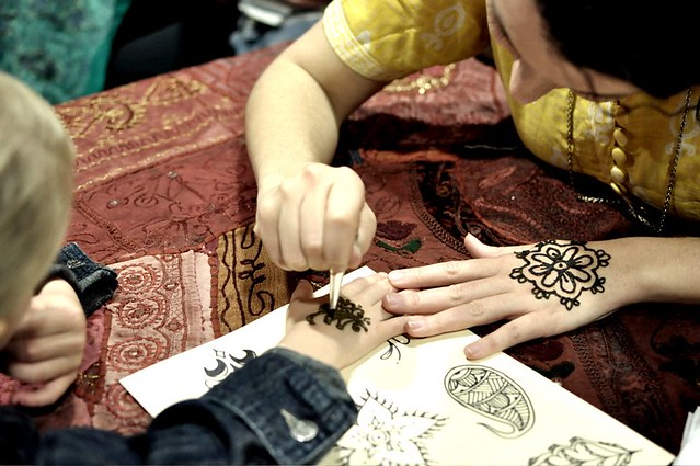 painting henna
