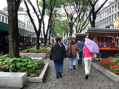 highly walkable Boston (Faneuil Hall Marketplace by Giovanni Variottinelli, creative commons license)