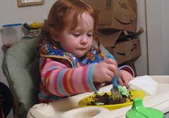 Speck applies fork to cake with great concentration!
