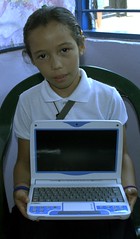 Oriana receives Canaima laptop