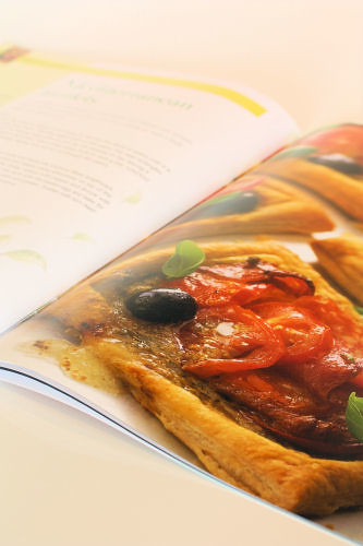 Inside Baked & Delicious magazine  1269 R