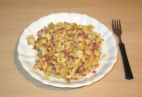 Rührei mit Kartoffel, Speck und Gouda / Scrambled egg with potato, bacon & gouda