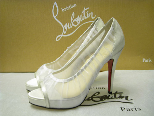 Draft Christian Louboutin wedding shoes with dazzling color beautiful high