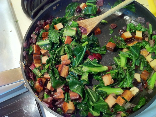 kale with dried cranberries and pieces of baked tofu