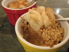 Pear Ginger Crumble with Quinoa-Oat Topping