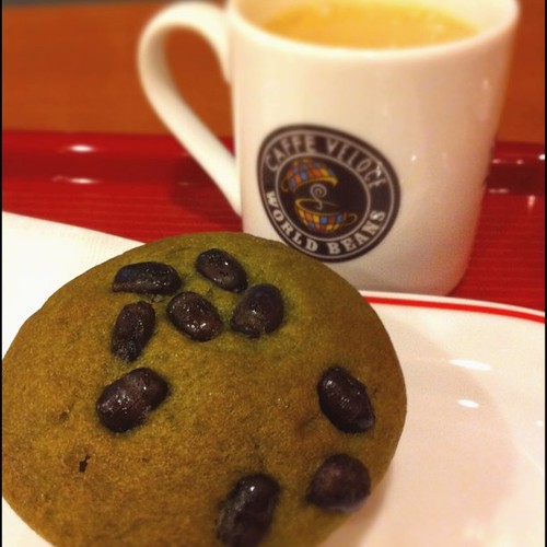抹茶マフィンと、ホットカフェオレ green tea muffin