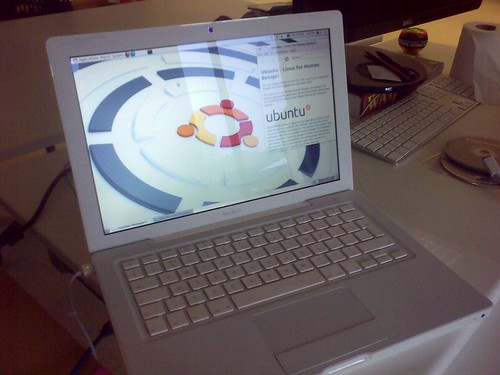 Ubuntu Linux on a white Macbook
