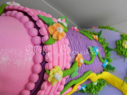 Tangled cake by Mily'sCupcakes