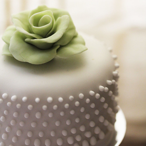 Chic elegant fondant wedding cake