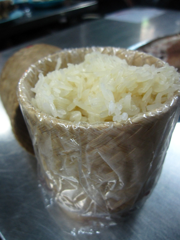 sticky rice (khao neow, ข้าวเหนียว)