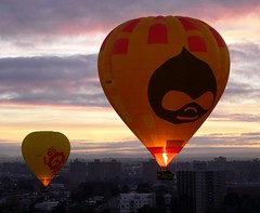 Druplicon emblazoned on a hot air balloon hovering over Melbourne