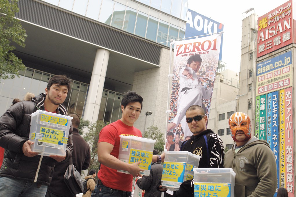 Fund-raising with "Young ZERO1" pro wrestlers and maids,cosplayers : at AkihabaraUDX
