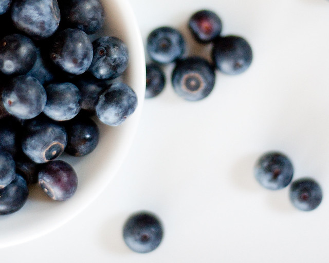 84/365 :: blueberries