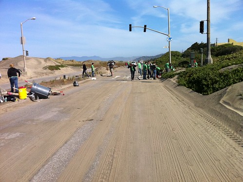 Volunteers hard at work cleaning up Great Highway, and our weather forecast is (happily) wrong again!