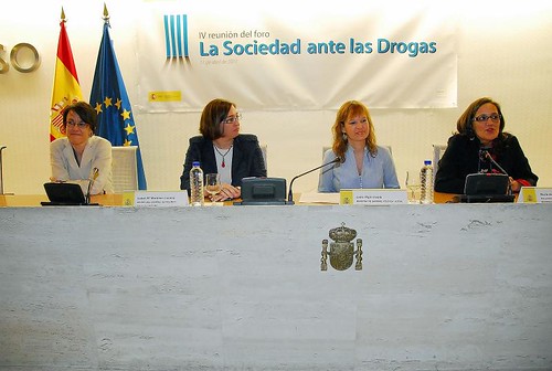 11-04-2011 LA SOCIEDAD ANTE LAS DROGAS